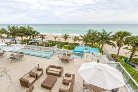 Condo in Sunny Isles Beach, Florida, 1 bedroom  № 2399660 - photo 18