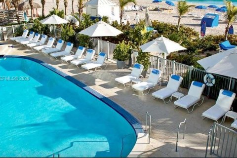 Condo in Sunny Isles Beach, Florida, 1 bedroom  № 2399660 - photo 20