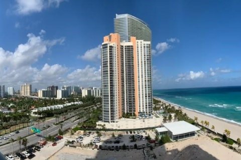 Condo in Sunny Isles Beach, Florida, 1 bedroom  № 2399660 - photo 2