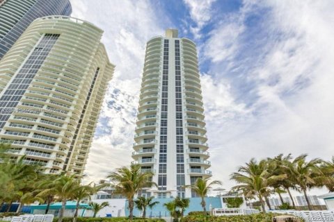 Condo in Sunny Isles Beach, Florida, 1 bedroom  № 2399660 - photo 24