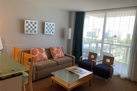 Condo in Sunny Isles Beach, Florida, 1 bedroom  № 2399660 - photo 7