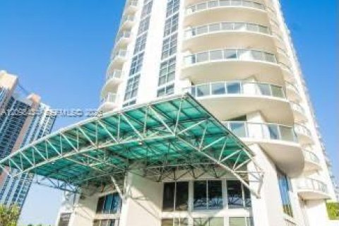 Condo in Sunny Isles Beach, Florida, 1 bedroom  № 2399660 - photo 25