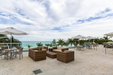 Condo in Sunny Isles Beach, Florida, 1 bedroom  № 2399660 - photo 19