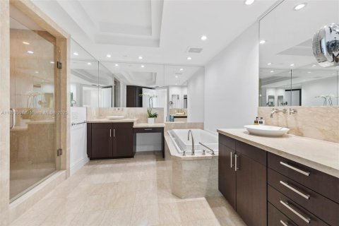 Copropriété à vendre à Bal Harbour, Floride: 2 chambres, 209.59 m2 № 1977573 - photo 24