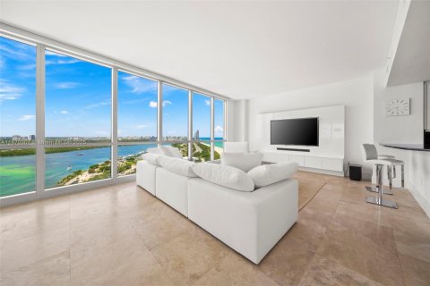 Copropriété à vendre à Bal Harbour, Floride: 2 chambres, 209.59 m2 № 1977573 - photo 1