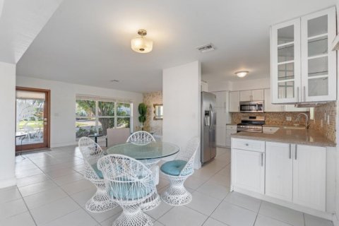 Villa ou maison à louer à Pompano Beach, Floride: 3 chambres, 138.61 m2 № 2382957 - photo 11