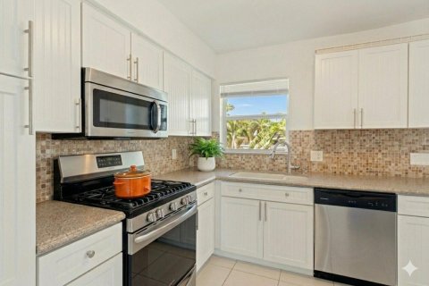 Villa ou maison à louer à Pompano Beach, Floride: 3 chambres, 138.61 m2 № 2382957 - photo 13