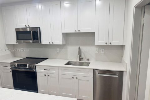 Casa en alquiler en Coral Gables, Florida, 3 dormitorios, 130.06 m2 № 1993909 - foto 5