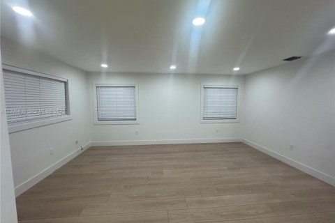 Casa en alquiler en Coral Gables, Florida, 3 dormitorios, 130.06 m2 № 1993909 - foto 10