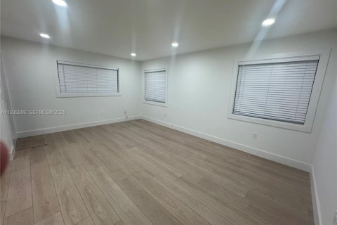 Casa en alquiler en Coral Gables, Florida, 3 dormitorios, 130.06 m2 № 1993909 - foto 9