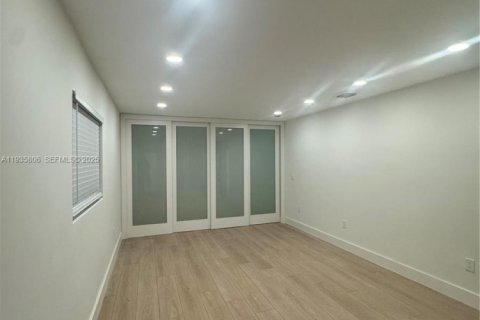 Casa en alquiler en Coral Gables, Florida, 3 dormitorios, 130.06 m2 № 1993909 - foto 11