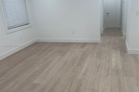 Casa en alquiler en Coral Gables, Florida, 3 dormitorios, 130.06 m2 № 1993909 - foto 3