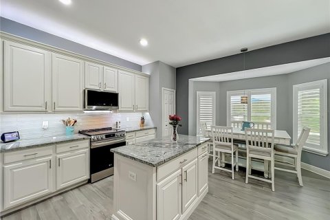 House in Orlando, Florida 4 bedrooms, 268.95 sq.m. № 2205078 - photo 29