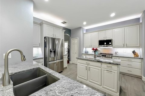 House in Orlando, Florida 4 bedrooms, 268.95 sq.m. № 2205078 - photo 25
