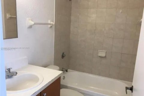 Купить таунхаус в Опа-Локка, Флорида 3 спальни, 117.34м2, № 1840933 - фото 10