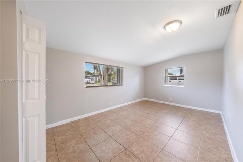 House in Margate, Florida 3 bedrooms, 105.91 sq.m. № 1756748 - photo 26
