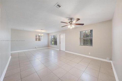 House in Margate, Florida 3 bedrooms, 105.91 sq.m. № 1756748 - photo 14