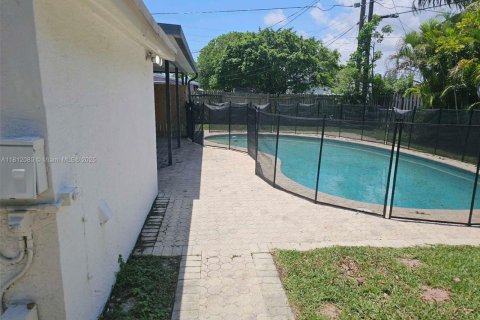 House in Margate, Florida 3 bedrooms, 105.91 sq.m. № 1756748 - photo 6