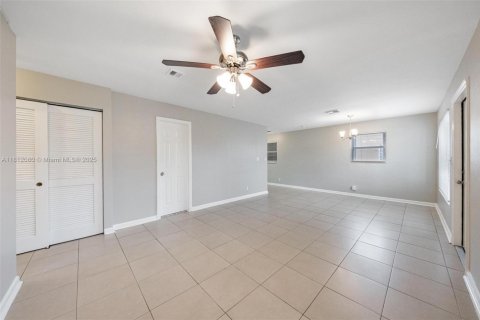 House in Margate, Florida 3 bedrooms, 105.91 sq.m. № 1756748 - photo 15