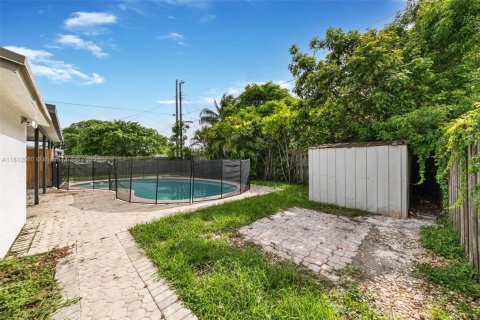 House in Margate, Florida 3 bedrooms, 105.91 sq.m. № 1756748 - photo 30