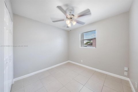 House in Margate, Florida 3 bedrooms, 105.91 sq.m. № 1756748 - photo 24