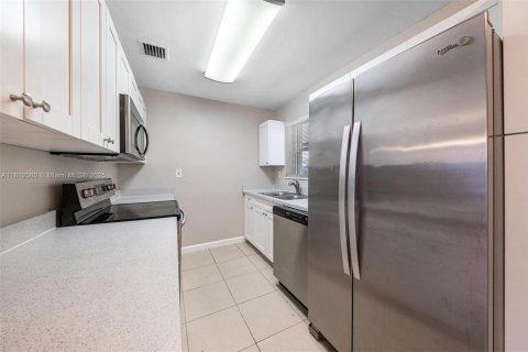 House in Margate, Florida 3 bedrooms, 105.91 sq.m. № 1756748 - photo 17