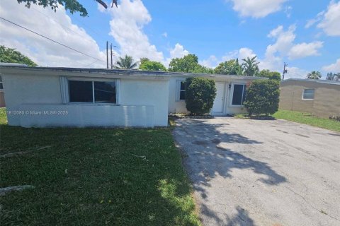House in Margate, Florida 3 bedrooms, 105.91 sq.m. № 1756748 - photo 2