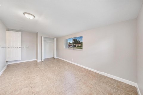 House in Margate, Florida 3 bedrooms, 105.91 sq.m. № 1756748 - photo 25