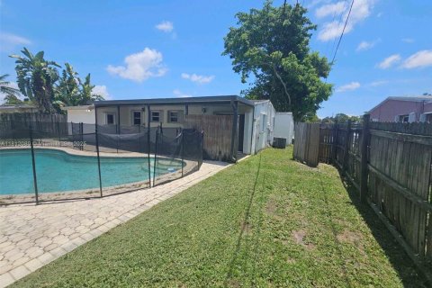 House in Margate, Florida 3 bedrooms, 105.91 sq.m. № 1756748 - photo 8