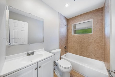 House in Margate, Florida 3 bedrooms, 105.91 sq.m. № 1756748 - photo 27
