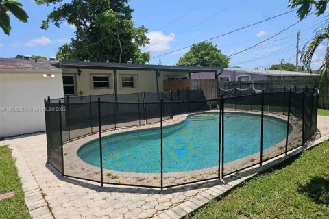 House in Margate, Florida 3 bedrooms, 105.91 sq.m. № 1756748 - photo 7