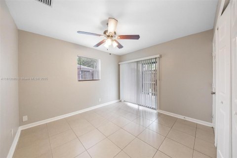House in Margate, Florida 3 bedrooms, 105.91 sq.m. № 1756748 - photo 22