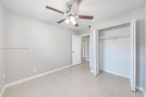 House in Margate, Florida 3 bedrooms, 105.91 sq.m. № 1756748 - photo 23