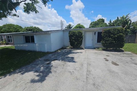 House in Margate, Florida 3 bedrooms, 105.91 sq.m. № 1756748 - photo 1