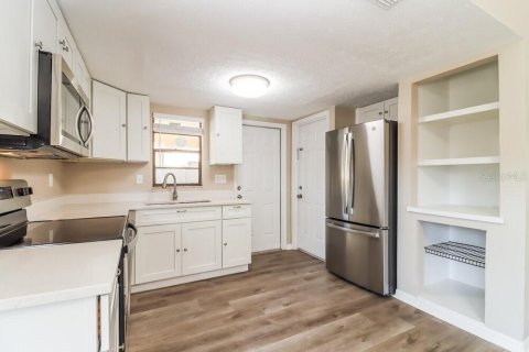 House in New Port Richey, Florida 2 bedrooms, 97.55 sq.m. № 2396456 - photo 7