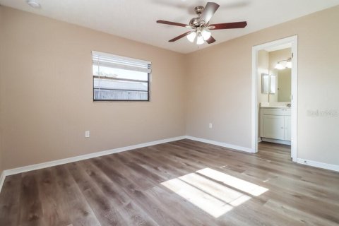 House in New Port Richey, Florida 2 bedrooms, 97.55 sq.m. № 2396456 - photo 10