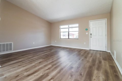 House in New Port Richey, Florida 2 bedrooms, 97.55 sq.m. № 2396456 - photo 5