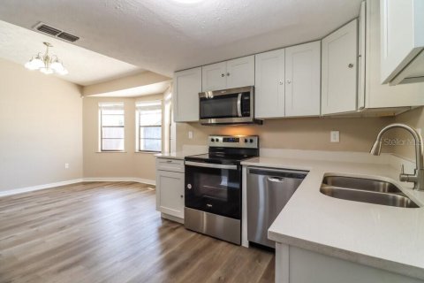 House in New Port Richey, Florida 2 bedrooms, 97.55 sq.m. № 2396456 - photo 9