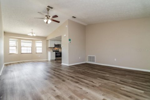 House in New Port Richey, Florida 2 bedrooms, 97.55 sq.m. № 2396456 - photo 4