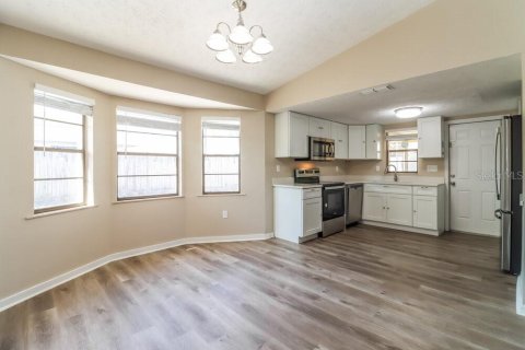 House in New Port Richey, Florida 2 bedrooms, 97.55 sq.m. № 2396456 - photo 6