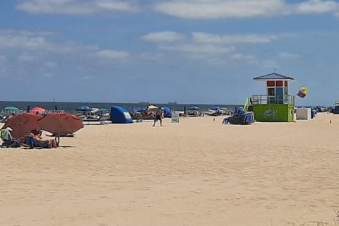 House in Pompano Beach, Florida 2 bedrooms, 142.7 sq.m. № 2001006 - photo 11