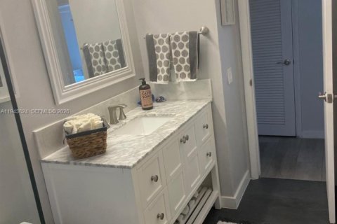 House in Pompano Beach, Florida 2 bedrooms, 142.7 sq.m. № 2001006 - photo 4