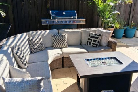 House in Pompano Beach, Florida 2 bedrooms, 142.7 sq.m. № 2001006 - photo 9