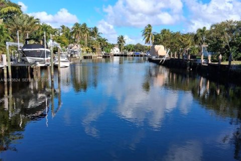 House in Pompano Beach, Florida 2 bedrooms, 142.7 sq.m. № 2001006 - photo 6