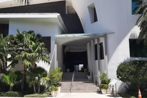 House in Pompano Beach, Florida 2 bedrooms, 142.7 sq.m. № 2001006 - photo 15