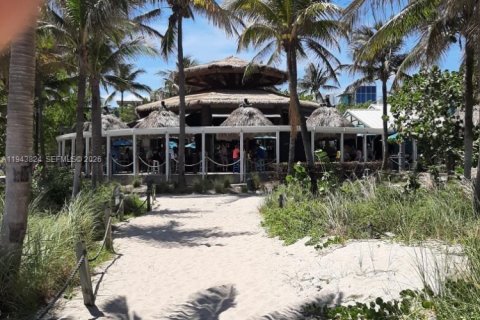 House in Pompano Beach, Florida 2 bedrooms, 142.7 sq.m. № 2001006 - photo 12