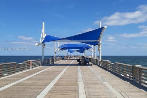 House in Pompano Beach, Florida 2 bedrooms, 142.7 sq.m. № 2001006 - photo 13