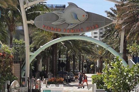 House in Pompano Beach, Florida 2 bedrooms, 142.7 sq.m. № 2001006 - photo 17