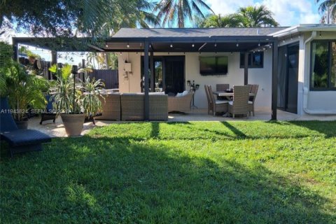 House in Pompano Beach, Florida 2 bedrooms, 142.7 sq.m. № 2001006 - photo 8