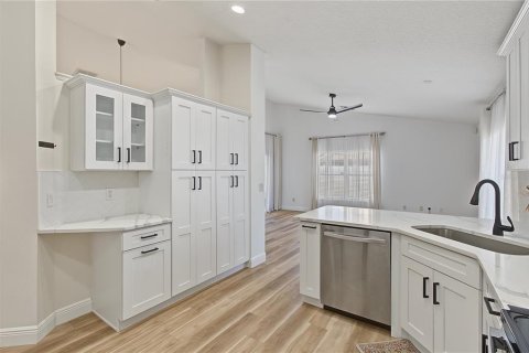 Villa ou maison à vendre à Orlando, Floride: 3 chambres, 165.46 m2 № 2431022 - photo 5